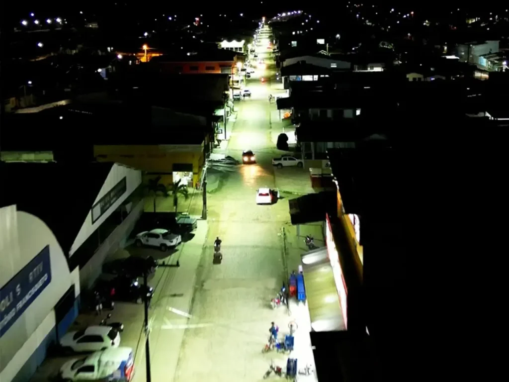 Prefeitura de Itabela leva modernidade e transforma mais uma rua com iluminação em LED