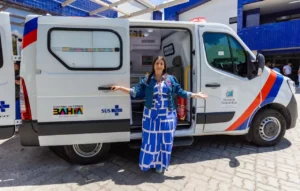 Deputada Cláudia Oliveira entrega ambulância ao Hospital Regional de Porto Seguro e recebe homenagem por atuação na área oncológica