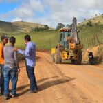 Prefeito Manrick Teixeira intensifica obras de recuperação das estradas que ligam a sede de Vereda ao distrito de Cruzeiro do Sul e municípios vizinhos