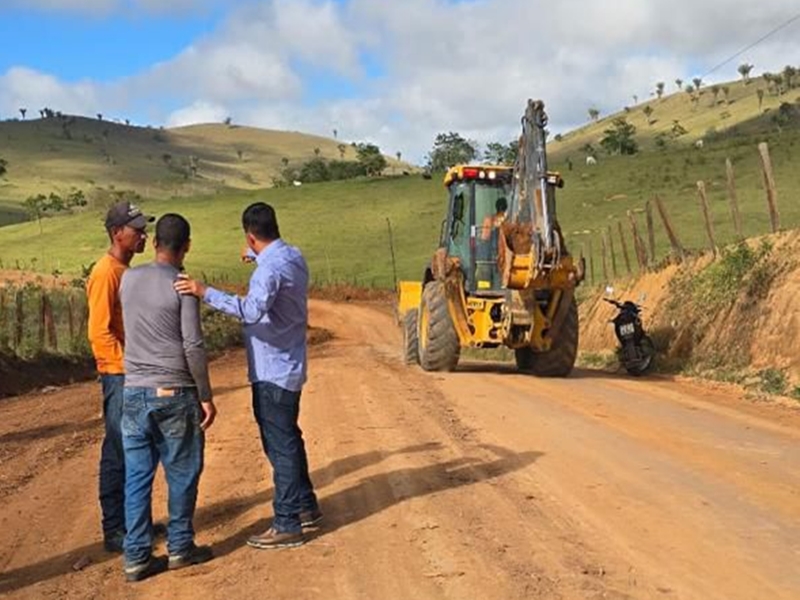 Prefeito Manrick Teixeira intensifica obras de recuperação das estradas que ligam a sede de Vereda ao distrito de Cruzeiro do Sul e municípios vizinhos