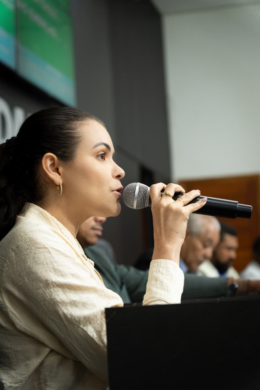 Diretora do Consórcio Construir destaca importância da legalização da produção rural durante sessão na Câmara de Mucuri