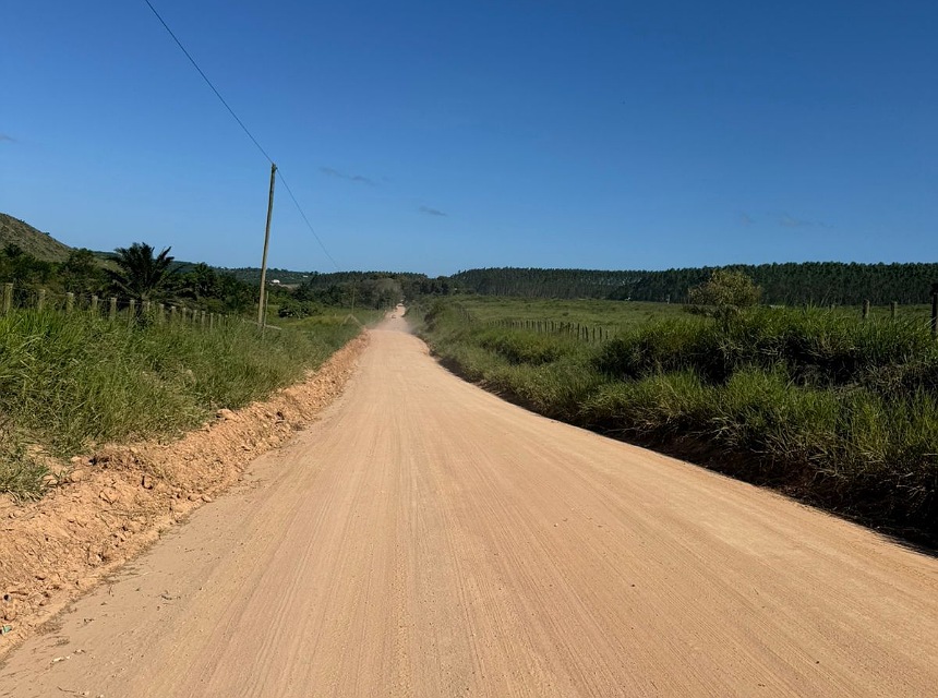 Prefeitura de Itabela recupera mais de 30 km de estradas vicinais e fortalece mobilidade rural