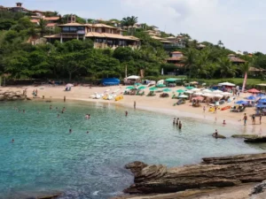 Taxas ambientais avançam em destinos turísticos como estratégia de preservação e equilíbrio urbano