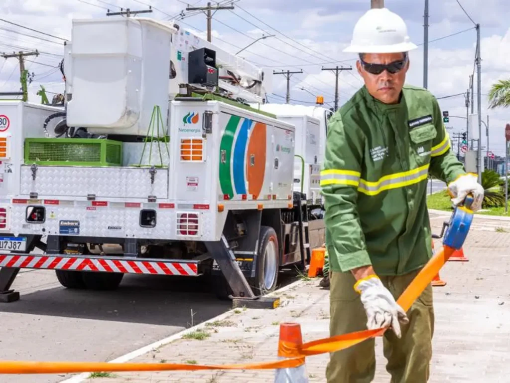 Escola de Eletricistas gratuita da Neoenergia Coelba tem 297 vagas abertas em 11 municípios baianos