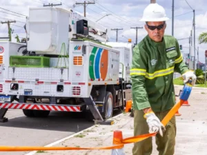 Escola de Eletricistas gratuita da Neoenergia Coelba tem 297 vagas abertas em 11 municípios baianos