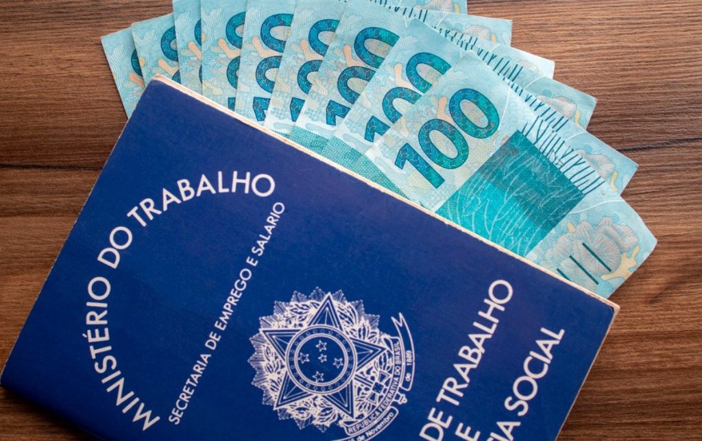 Governo projeta aumento do salário mínimo para 2027; valor pode chegar a R$ 1.724