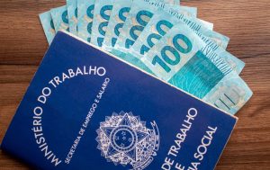 Governo projeta aumento do salário mínimo para 2027; valor pode chegar a R$ 1.724