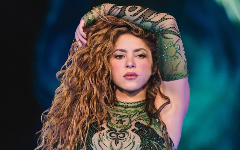 Shakira reúne multidão histórica em show gratuito em Copacabana