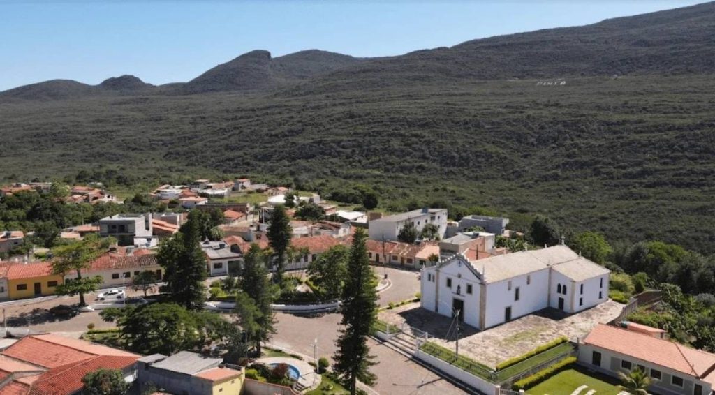 Cidade mais fria do Nordeste atrai turistas com temperaturas baixas e paisagens da Chapada Diamantina