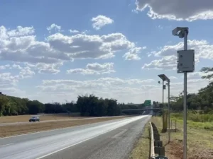 Radares que calculam velocidade média entram em teste em oito estados