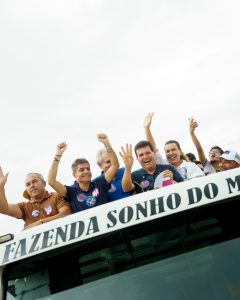 Paulo Dapé, candidato a Deputado Estadual, mobiliza mais de mil carros e uma grande multidão para receber ACM Neto em carreata