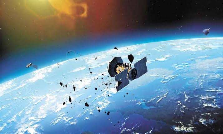 Acúmulo de lixo espacial na órbita da Terra ameaça satélites e serviços