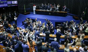 Congresso promulga o fim da escala 6×1 e estabelece transição para jornada de 40 horas semanais